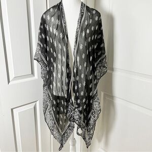 Versatile Sheer Bandanna Print Kimono Coverup - Black and White - Medium